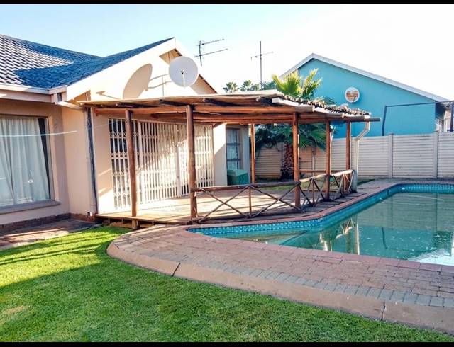 9 BEDROOM HOUSE FOR SALE IN VANDERBIJLPARK CE 5